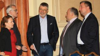 Как Иван Костов се превърна в земевладелец на 503,7 дка срещу 1,1 млн. лв. 