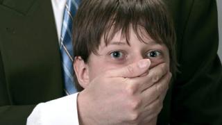 Потресаващи разкрития за гнусните методи на полуслепия педофил, блудствал със сираци в София