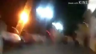 Украински военен хукна чисто гол из град Чугуев (ВИДЕО 18+)
