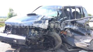 Страховито меле на обхода край Враца, "Киа" се заби под плевенски ТИР (СНИМКИ 18+)