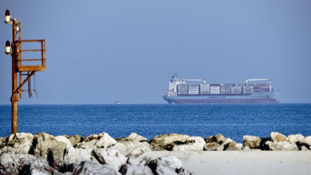 Италия все пак разреши на товарен кораб със спасени мигранти, да акостира в Сицилия