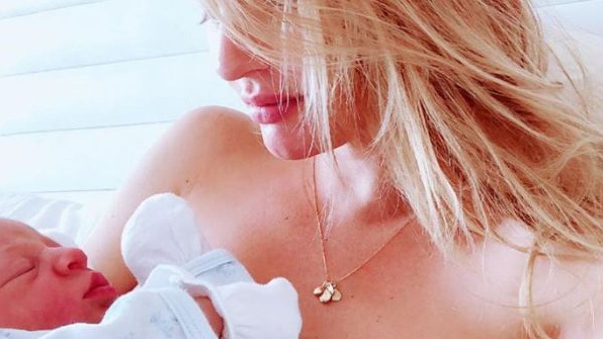 Секси моделката на Victoria's Secret Кандис направи шокиращи разкрития за раждането на второто й бебе (СНИМКИ)