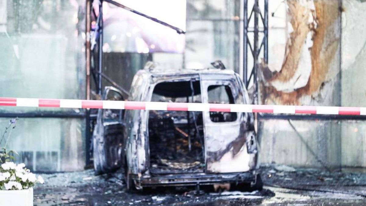 Полицията в Амстердам с първа версия за атаката с ван (СНИМКИ)