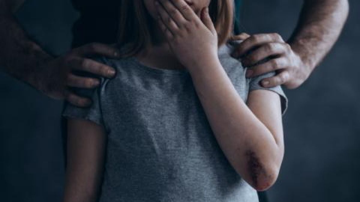Скандално: Боклукчия си взе 14-годишна за булка и се размина със затвора! 