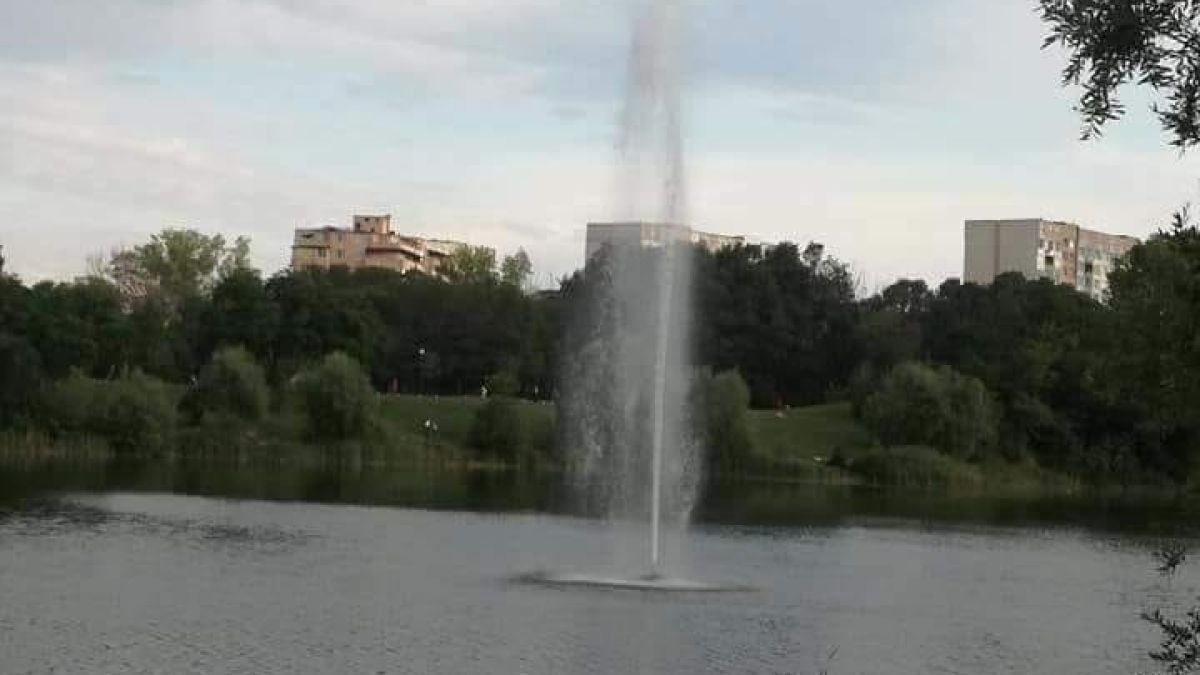Цялата мрежа се чуди какво е това нещо насред езерото в „Дружба” (СНИМКА)