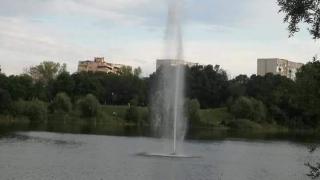 Цялата мрежа се чуди какво е това нещо насред езерото в „Дружба” (СНИМКА)