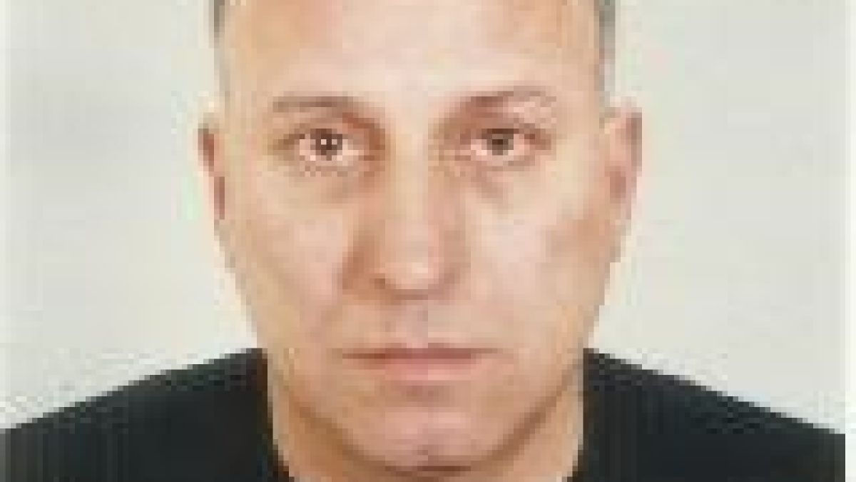 Дирят под дърво и камък Младен от Божурище, виждали ли сте го? (СНИМКА)