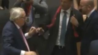 Не е за вярване каква футболна драма се разигра на срещата на ЕС в Брюксел! Световните лидери изпаднаха в шок и смях (СНИМКИ)