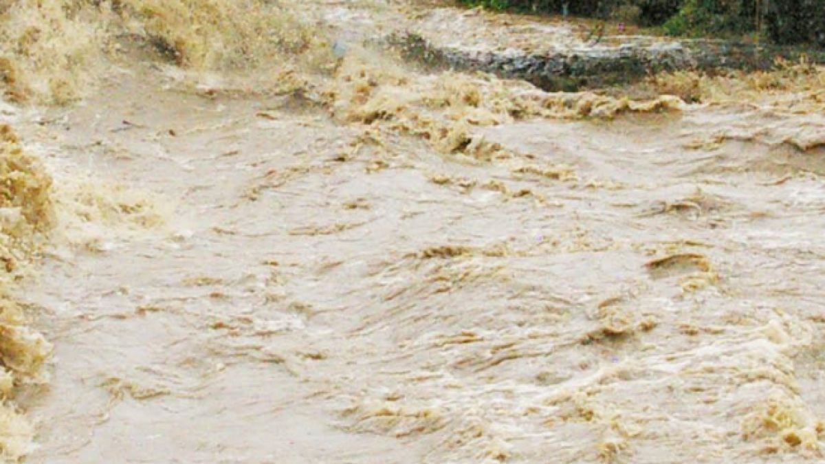 Малък Искър излезе от коритото си, части от Роман са под вода