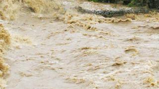 Малък Искър излезе от коритото си, части от Роман са под вода