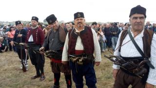 Авджийска фиеста край Карлово! Въоръжени мъже и жени нахраниха президент с тежки мезета (СНИМКИ)