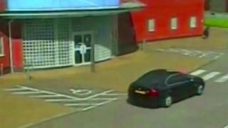 Кръвожаден психопат цъфна в полицията с труп на предната сделка (ВИДЕО)
