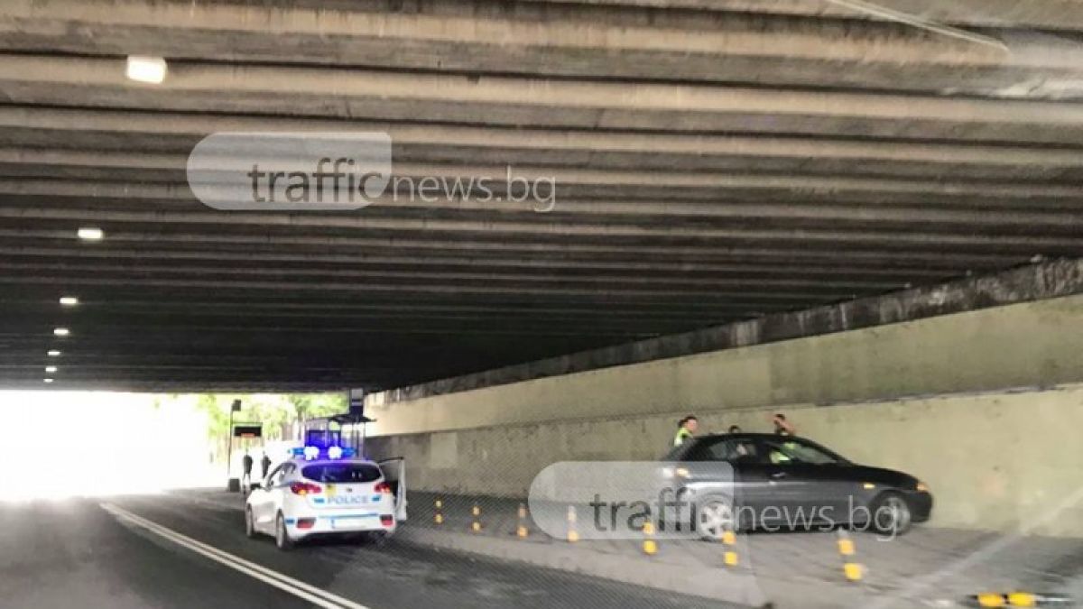 Нова катастрофа в Пловдив, този път автомобил се заби на метри от спирка в центъра на града 
