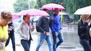 Дежурният синоптик на НИМХ съсипа настроението на летуващите, чака ни... 