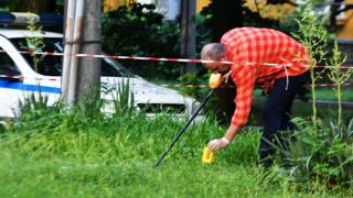 Стрелба и екшън в Койнаре, младо момиче яхна полицай и...