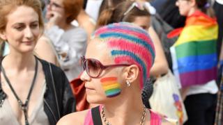 НСИ каза колко са официалните гей двойки в България