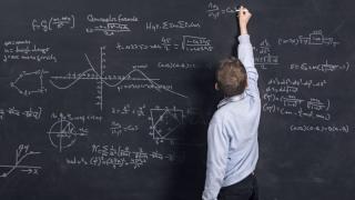 Уникално! 8-годишно момченце завърши гимназия и става студент