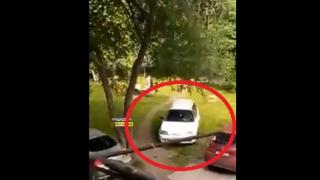 Скандално: Влюбени правят секс на детска площадка посред бял ден (ВИДЕО)