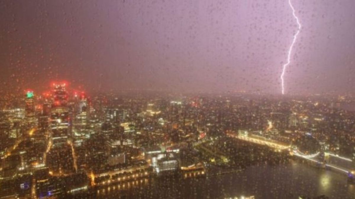 Внимание! „Met Office” издаде предупреждение за „Опасност за живота“ на Острова (СНИМКА)