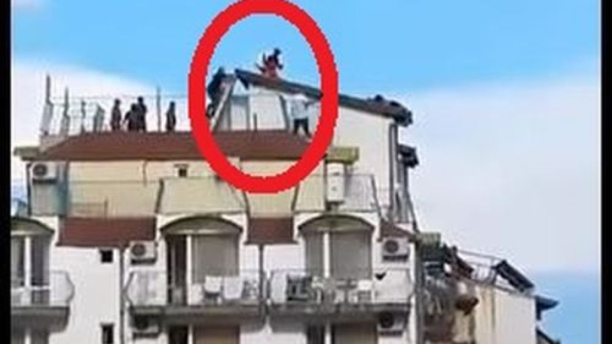 Зрелищно ВИДЕО от спасяването на пияната полска нинджа в Приморско 