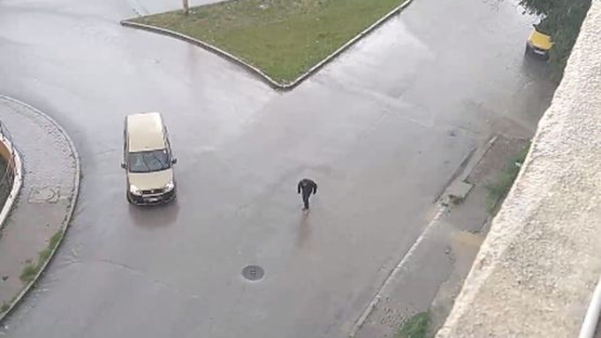 Историята на този българин, помогнал на бездомник в пороя, ще разтупти сърцето на всеки (ВИДЕО)