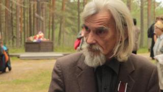 Експерт по варварствата на Сталин обвинен в секс насилие срещу малолетна