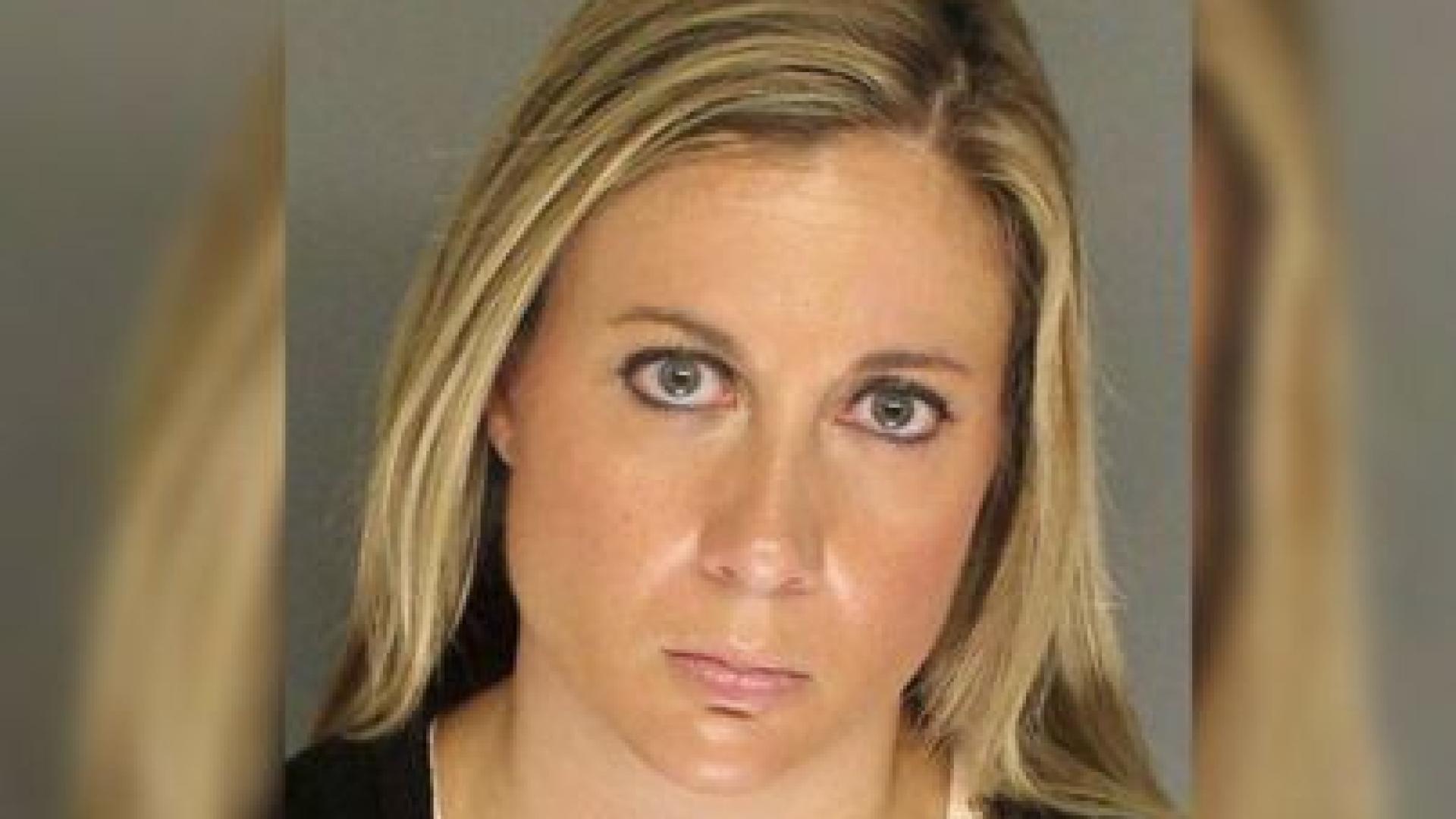 Разведена учителка се отдаде на разврат със свои възпитаници в колата 