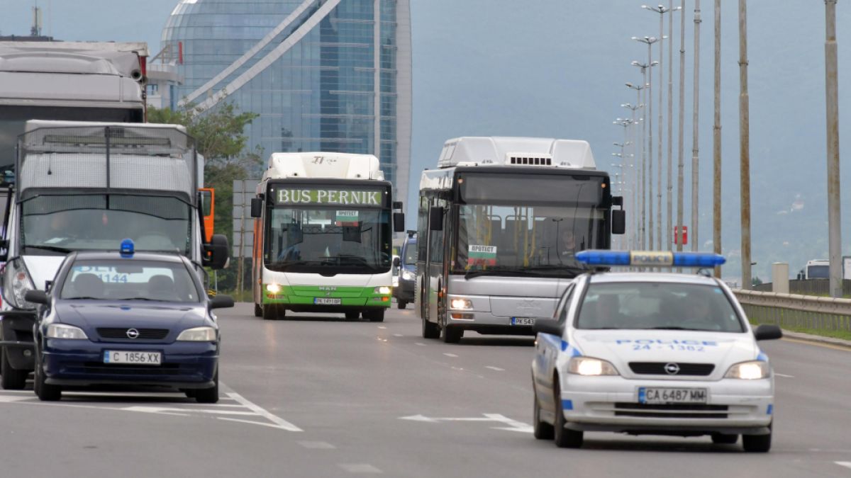 Протест: Превозвачи превръщат центъра на София в паркинг за автобуси и камиони