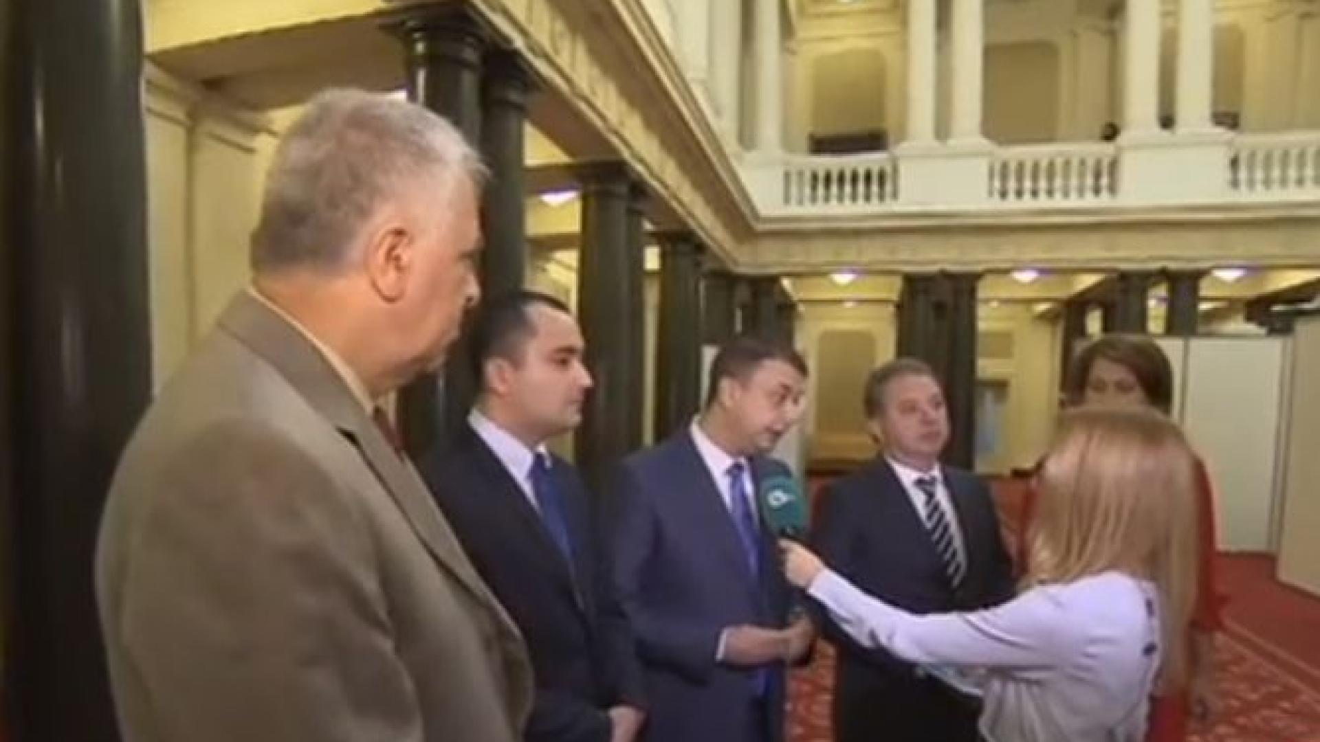 Депутати се изпокараха за бездимните цигари 