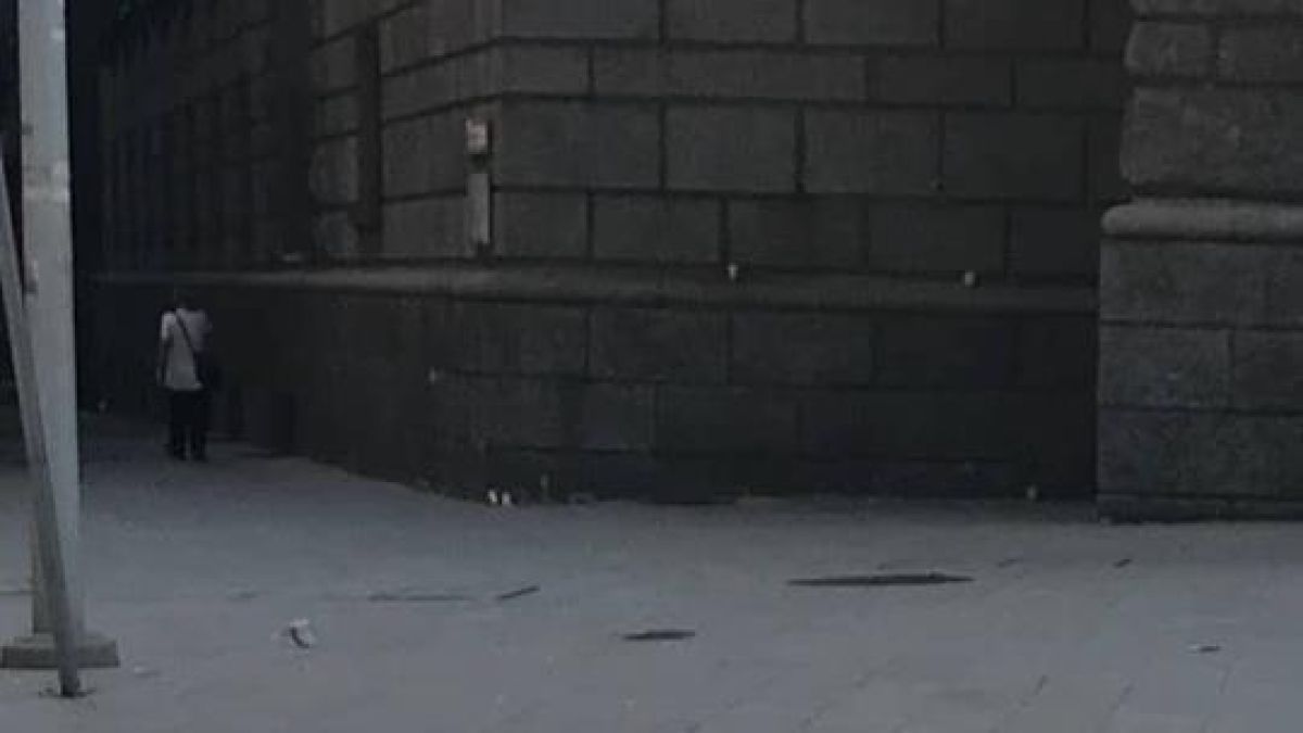 Протестиращи превърнаха пространството пред МС в сметище! Ексклузивни СНИМКИ