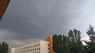 Ужас в София! Градушка и мощен порой отнесоха "Дружба", "Дървеница" и "Младост" (СНИМКИ/ВИДЕО)