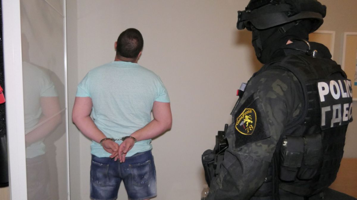 МВР пусна СНИМКИ и ВИДЕО от ареста на страховитата банда за рекет и изнудване  
