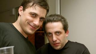 Владо Карамазов заряза мъжете! Вижте новата му цел