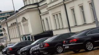 Лъскат депутатските коли два пъти месечно