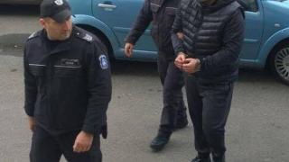 Зрелищен екшън в паспортната служба в Бургас