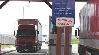 Митничари на Лесово свалиха пътници и разглобиха автобус от Турция – оказа се, че има защо (СНИМКИ)