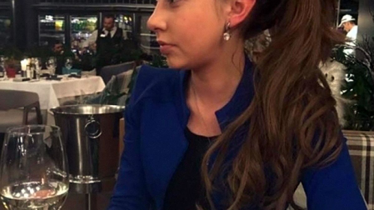 Близки и приятели изпратиха красивата Жани в последния й път 