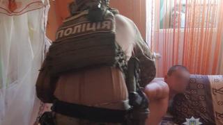 Извратен баща снима порно с 8-месечната си дъщеричка