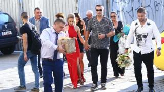 Първо в БЛИЦ! Фурор на пъпа на София: Полиция и горещи силиконки на сватбата на Светлана Василева и Гурещов (СНИМКИ)