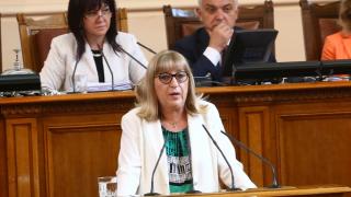 Парламентът освободи Цецка Цачева и назначи Данаил Кирилов