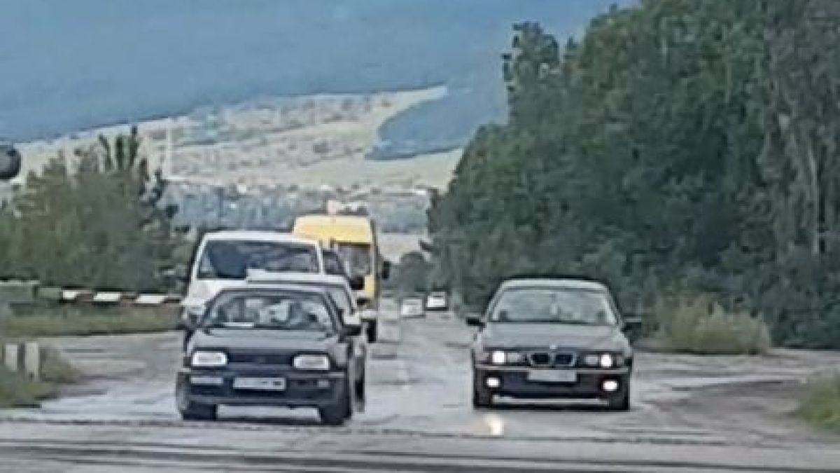 Само в БЛИЦ! Уловиха на ВИДЕО нагли джигити, чиято постъпка застраши живота на десетки