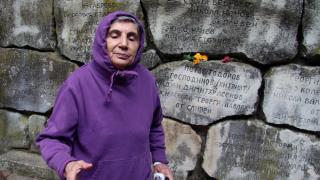 Истинска потомка на герои: Сляпа внучка на Хаджидимитров четник изкачи Бузлуджа (СНИМКИ)