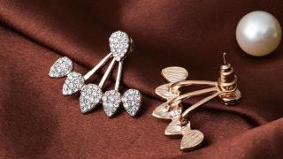 Носите едновременно златни и сребърни украшения? След като узнаете колко опасно е това, повече никога няма да го направите