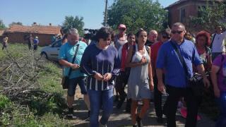 Нинова директно от Шарково: Тази сутрин в селото... (СНИМКИ)