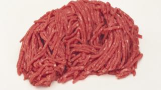 Благоевградчанка си купи кайма и онемя като започна да я готви (СНИМКА)