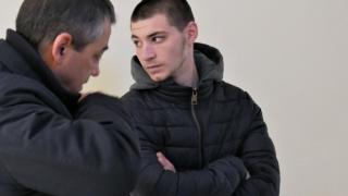 18-годишният Златомир, който затри свой приятел, с нова изцепка – надруса се и…
