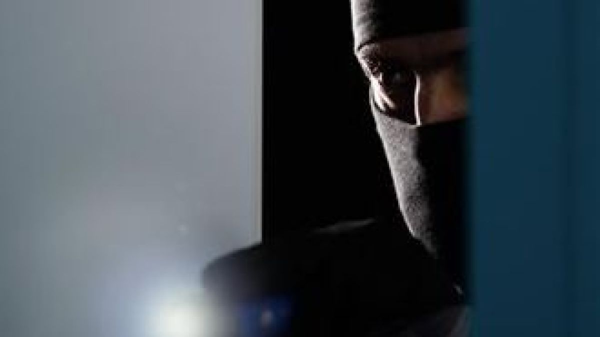 8 прости трикчета, с които ще разберете дали в дома ви са влизали неканени гости