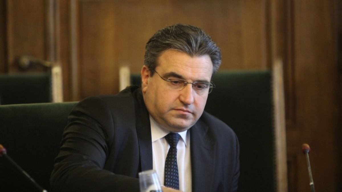 Писателят Александър Урумов с много силно писмо до Конституционния съд, който днес гледа Истанбулската конвенция