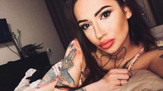 Секси фелдшерка от Спешна помощ в Москва пощури и мъжете, и жените (СНИМКИ/ВИДЕО 18+)