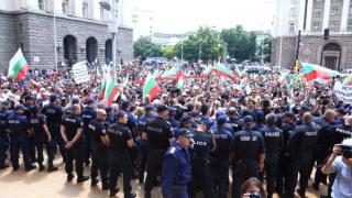 От последните минути: Приключи протестът на животновъдите, ето какво се разбраха с властта! (СНИМКИ)